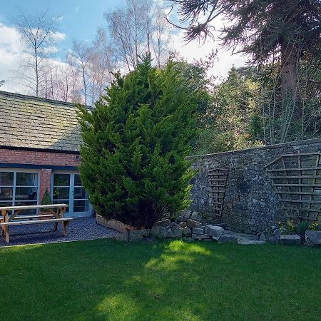 The West Wing At Eriviat Hall Hot Tub Henllan  Bagian luar foto