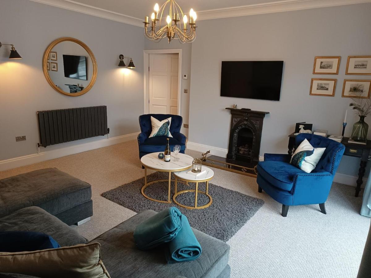 The West Wing At Eriviat Hall Hot Tub Henllan  Bagian luar foto