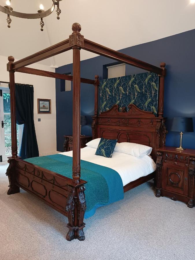 The West Wing At Eriviat Hall Hot Tub Henllan  Bagian luar foto