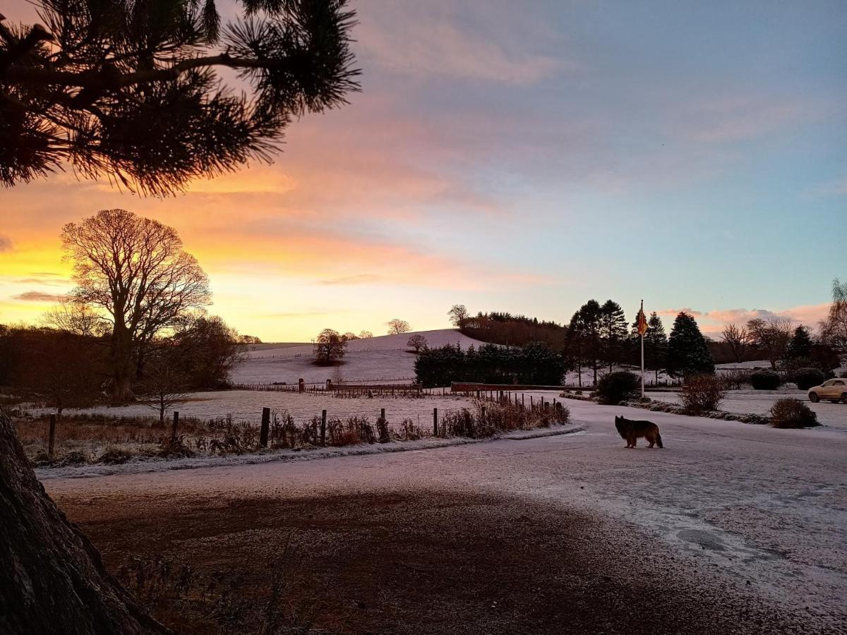 The West Wing At Eriviat Hall Hot Tub Henllan  Bagian luar foto