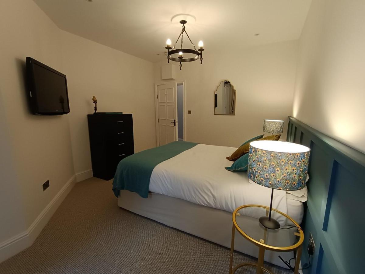 The West Wing At Eriviat Hall Hot Tub Henllan  Bagian luar foto