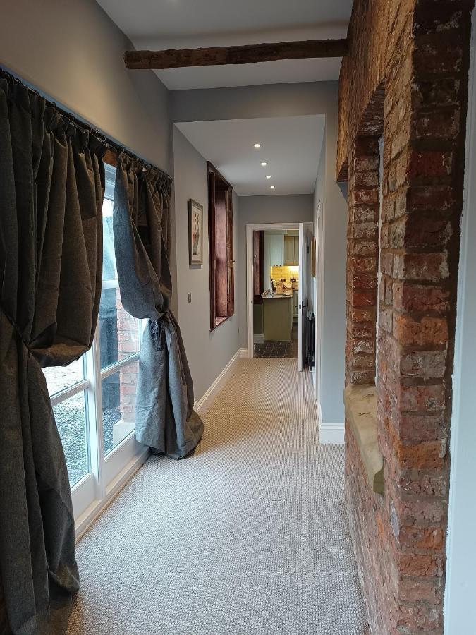 The West Wing At Eriviat Hall Hot Tub Henllan  Bagian luar foto
