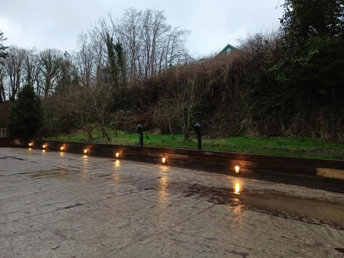 The West Wing At Eriviat Hall Hot Tub Henllan  Bagian luar foto
