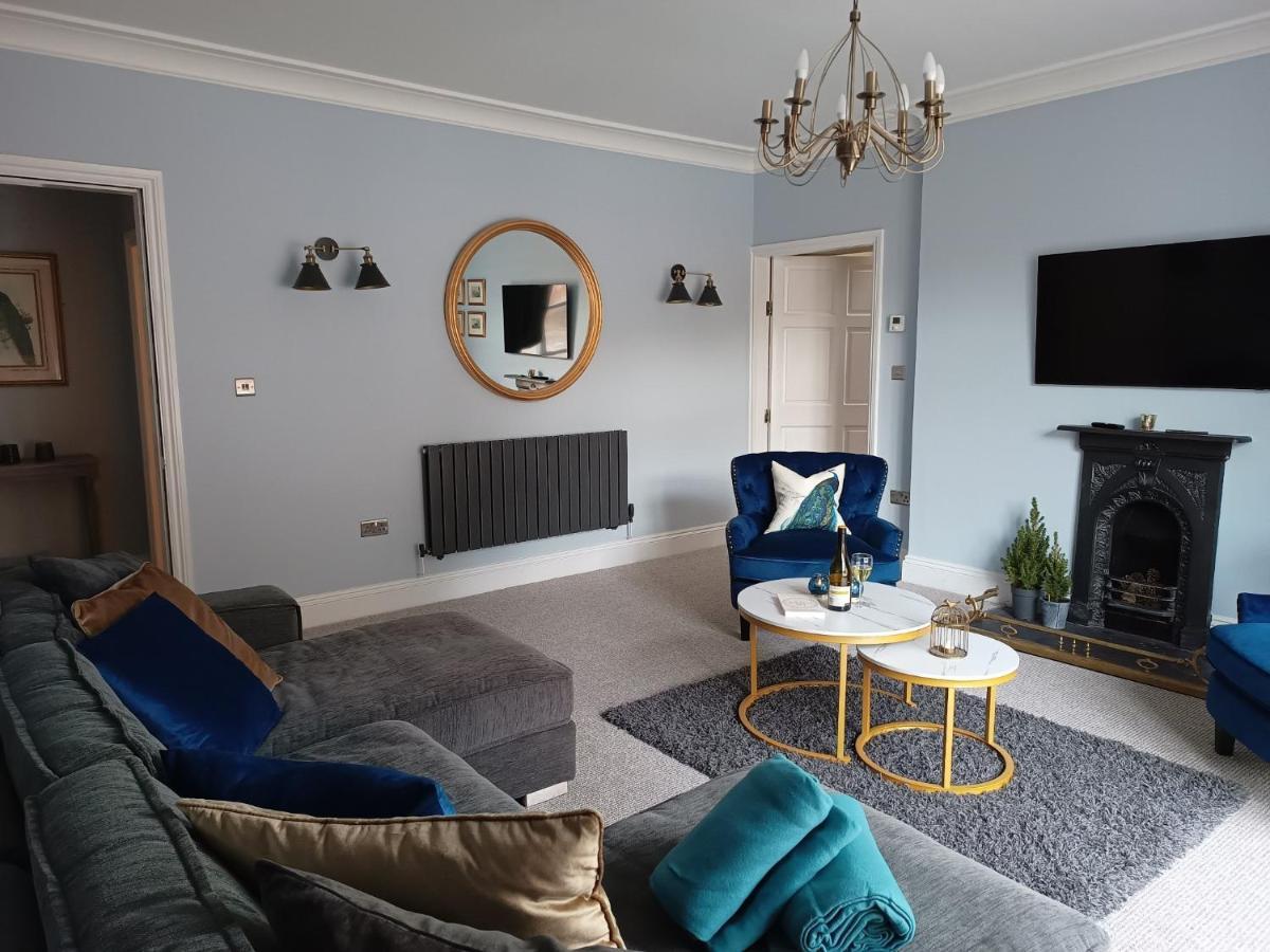 The West Wing At Eriviat Hall Hot Tub Henllan  Bagian luar foto