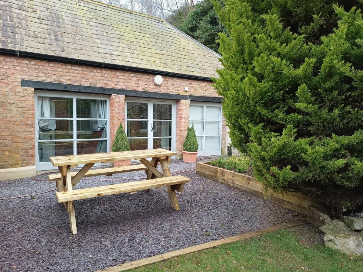The West Wing At Eriviat Hall Hot Tub Henllan  Bagian luar foto
