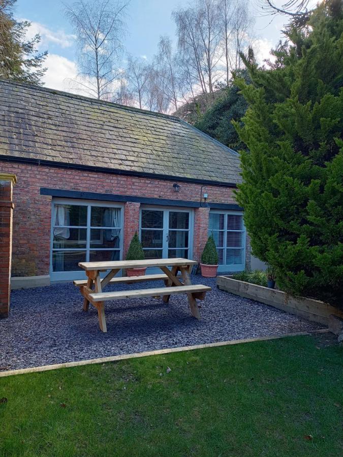 The West Wing At Eriviat Hall Hot Tub Henllan  Bagian luar foto
