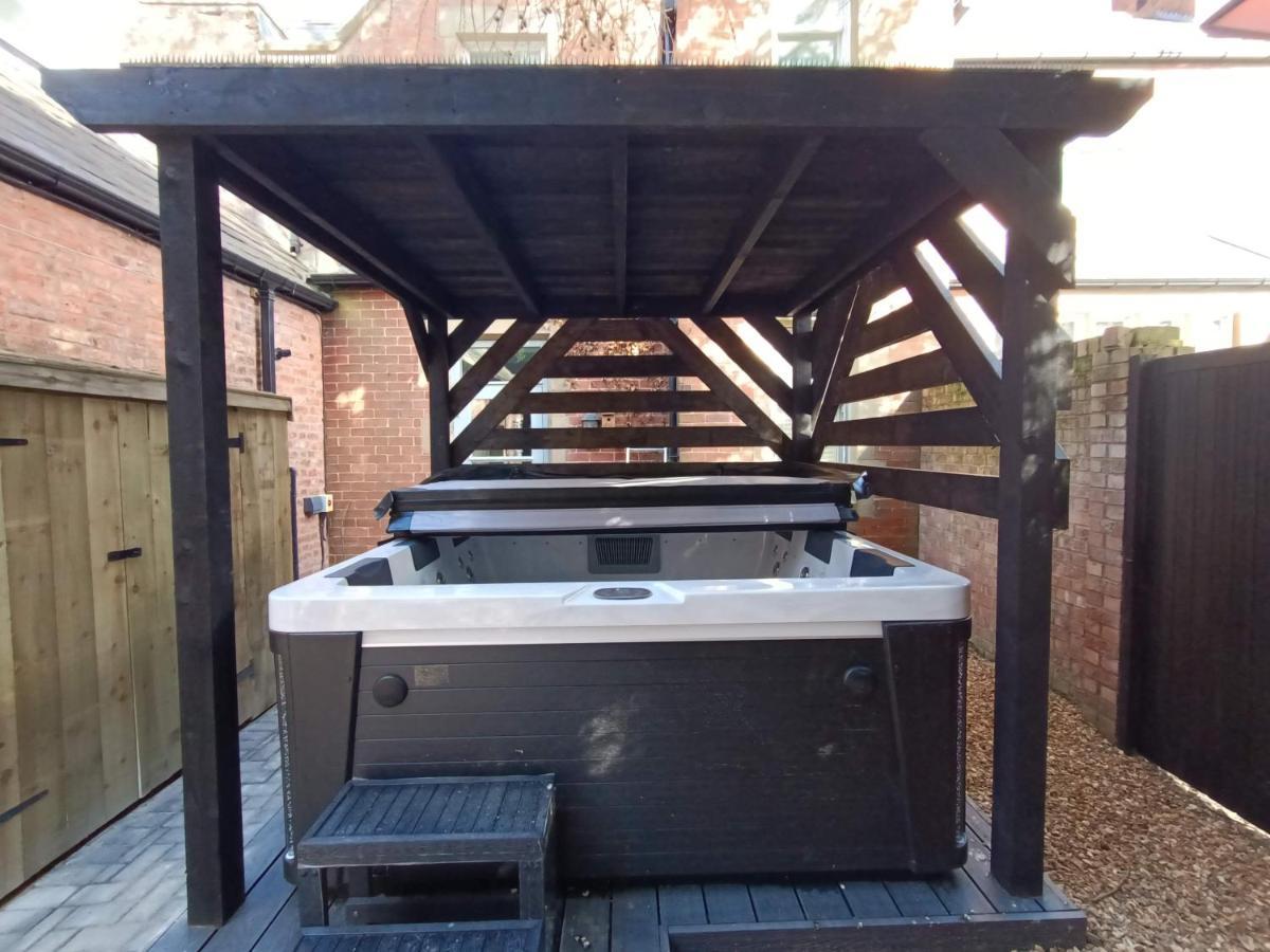 The West Wing At Eriviat Hall Hot Tub Henllan  Bagian luar foto