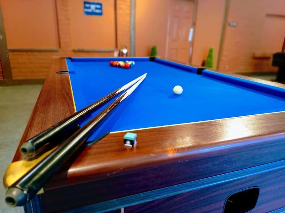 The West Wing At Eriviat Hall Hot Tub Henllan  Bagian luar foto