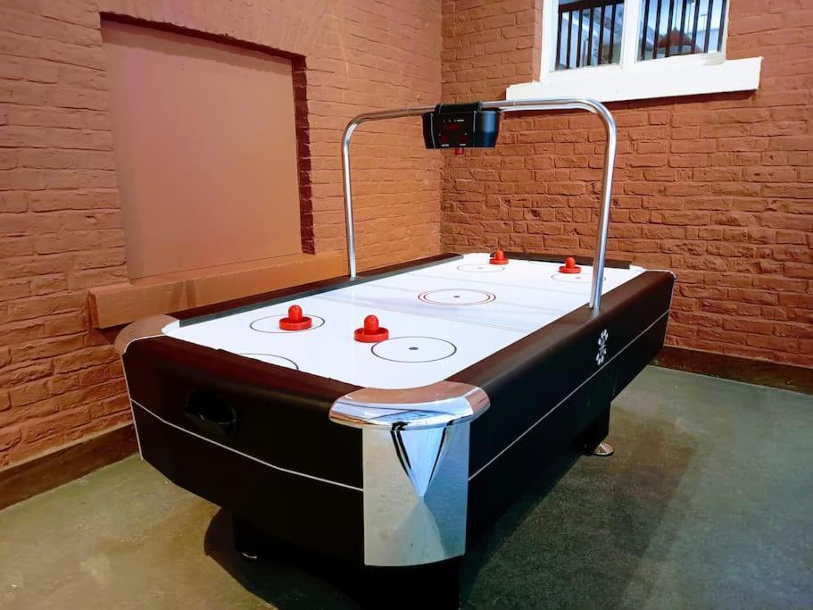 The West Wing At Eriviat Hall Hot Tub Henllan  Bagian luar foto