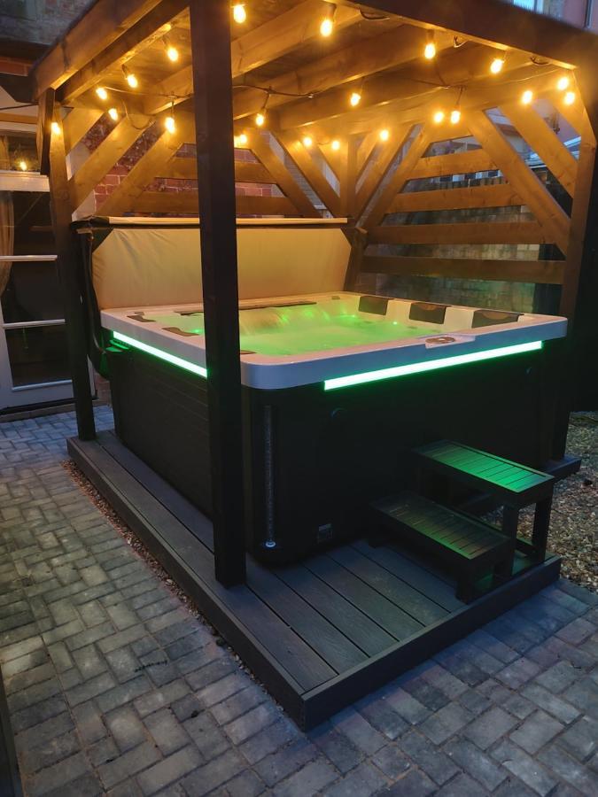 The West Wing At Eriviat Hall Hot Tub Henllan  Bagian luar foto